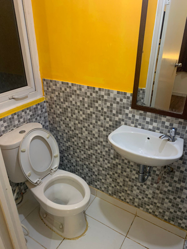 Bathroom 5, Cozy Studio Aeropolis by BEN Room, Tangerang