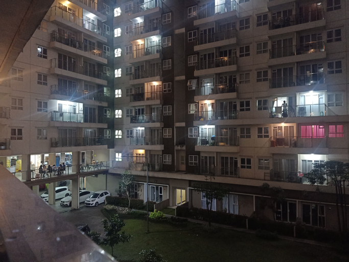 Exterior & Views 27