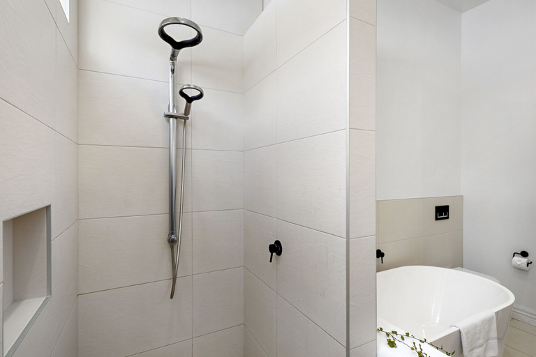 Bathroom 5, Tropical Paradise -Pool - Spa - Spacious, Waitakere