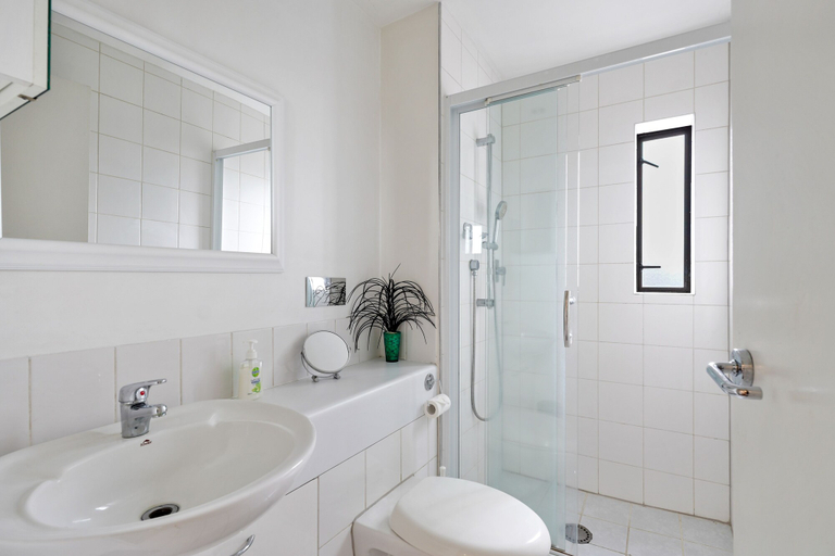 Bathroom, Stylish Central 2BR Apt nr Hospital, Waitakere