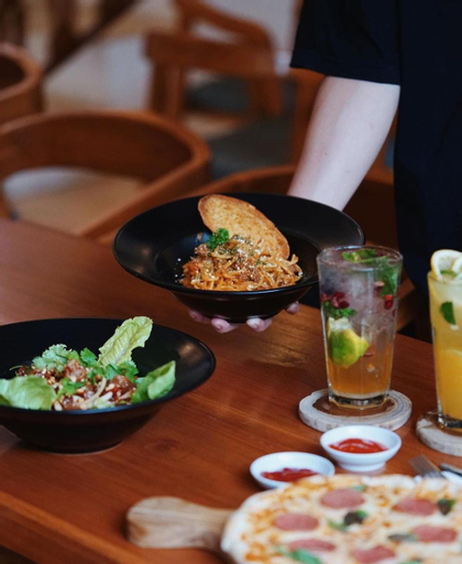 Food & Drinks
