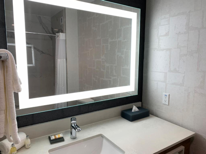 Bathroom 18