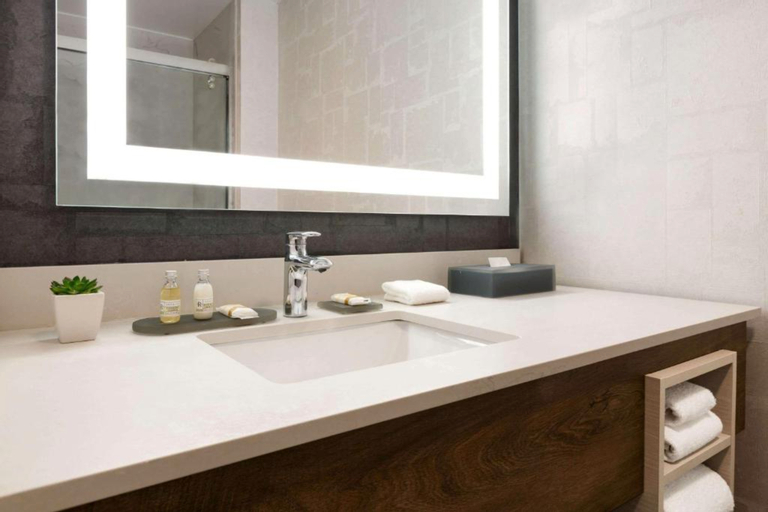 Bathroom 28