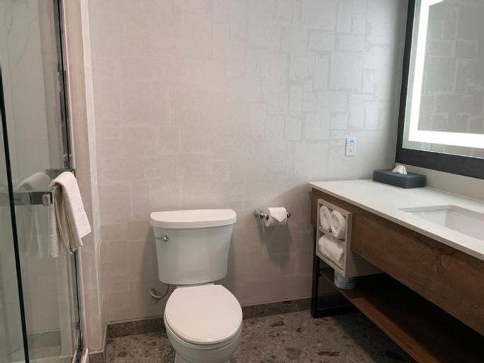 Bathroom 26