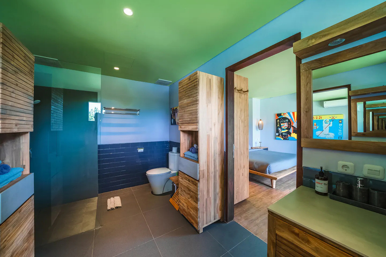Bathroom 5, Villa Beauvida: Cozy 4- bedroom villa in Canggu with 18m Pool, Badung