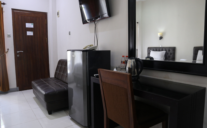 Others 5, Hotel Ratna Syariah By ZIRI, Probolinggo