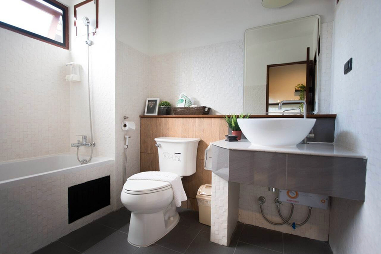 Bathroom 12