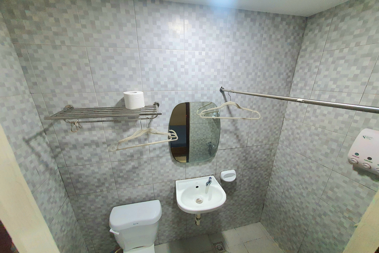 Bathroom 12
