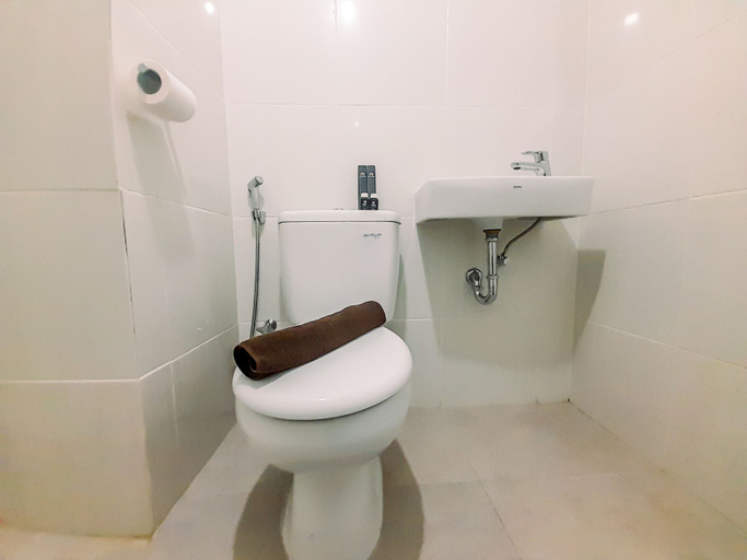Bathroom 5, Cozy Studio Room at Barsa City Apartment By Travelio, Sleman