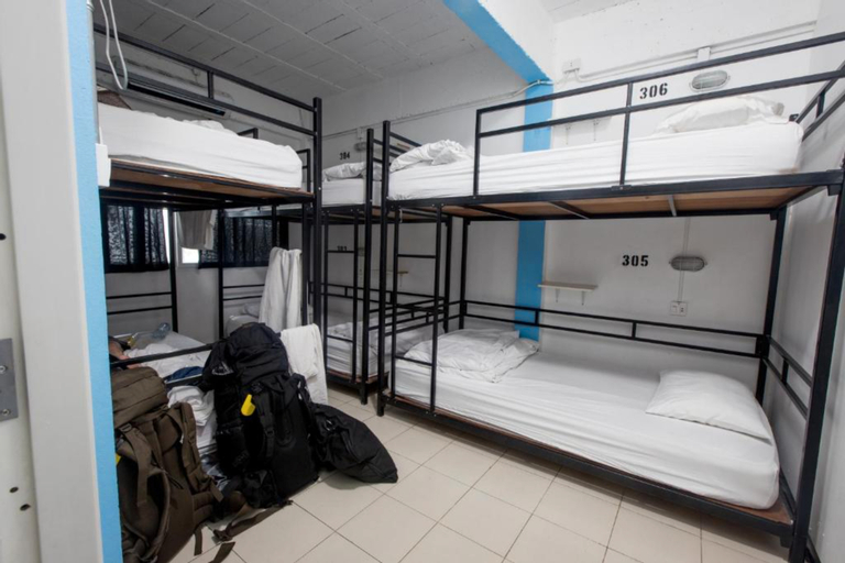 Bedroom 3, Bodega Soi 23 Bangkok, Wattana