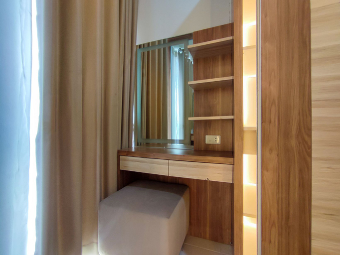 Bathroom 3, Fancy and Nice 1BR with Extra Room at Amartha View Apartment By Travelio, Semarang