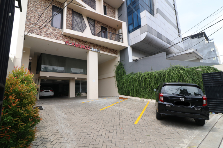 Exterior & Views 27