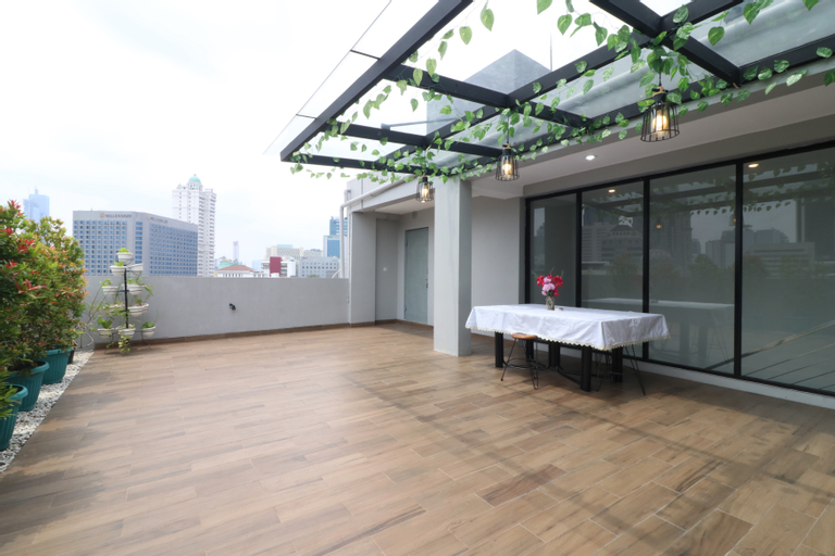 Exterior & Views 18