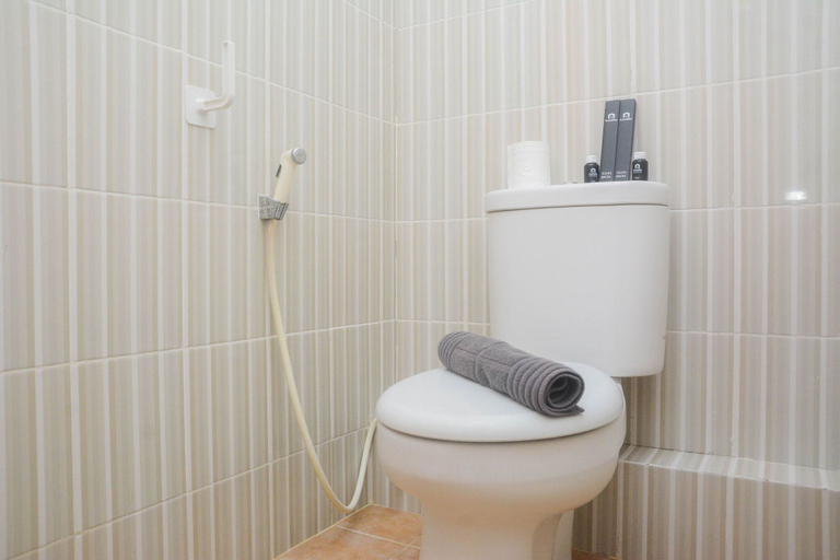 Bathroom 5, Comfy and Tidy Studio at Cinere Resort Apartment By Travelio, Depok