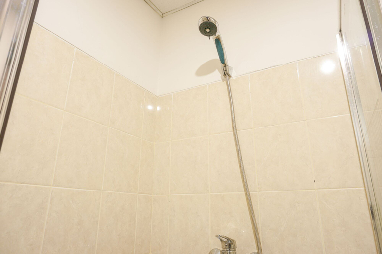 Bathroom 5, Nice and Comfort 1BR at The Wave Kuningan Apartment By Travelio, Jakarta Selatan
