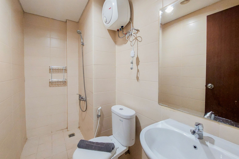Bathroom 5, Comfortable and Tidy 2BR Apartment at Saveria BSD City By Travelio, Tangerang