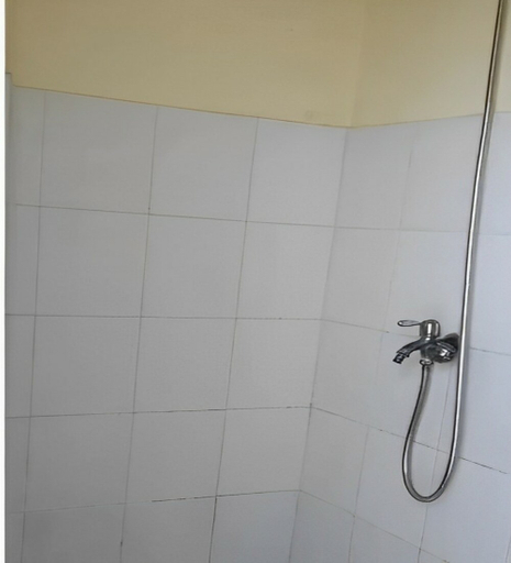 Bathroom, Kiki Property at Apartemen Cibubur Village, East Jakarta
