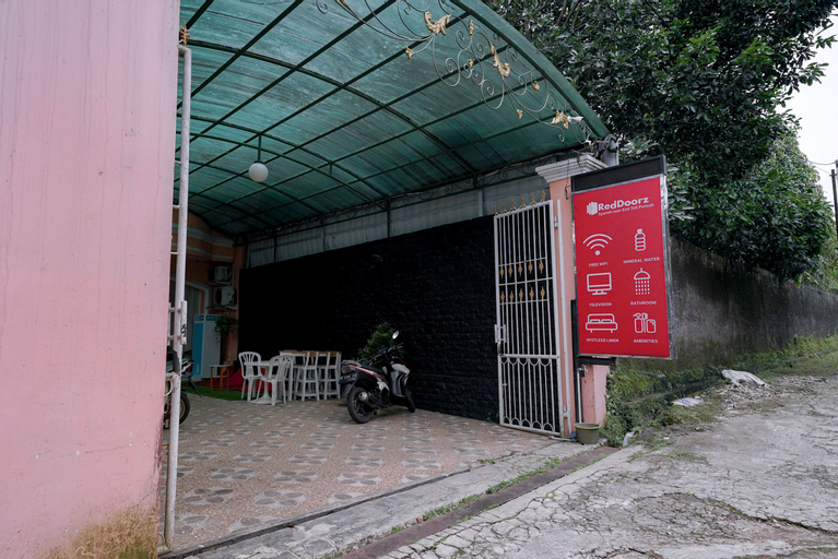 Exterior & Views 2, RedDoorz Syariah near Exit Toll Puncak, Bogor
