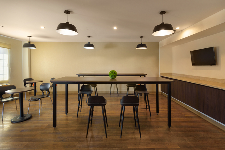Food & Drinks 5, Extended Suites Mexicali Catavina, Mexicali