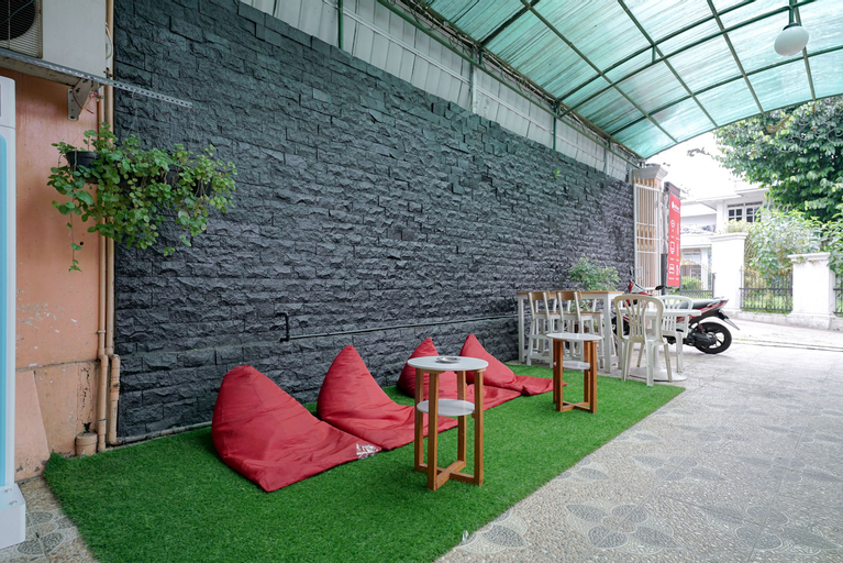 Public Area 3, RedDoorz Syariah near Exit Toll Puncak, Bogor