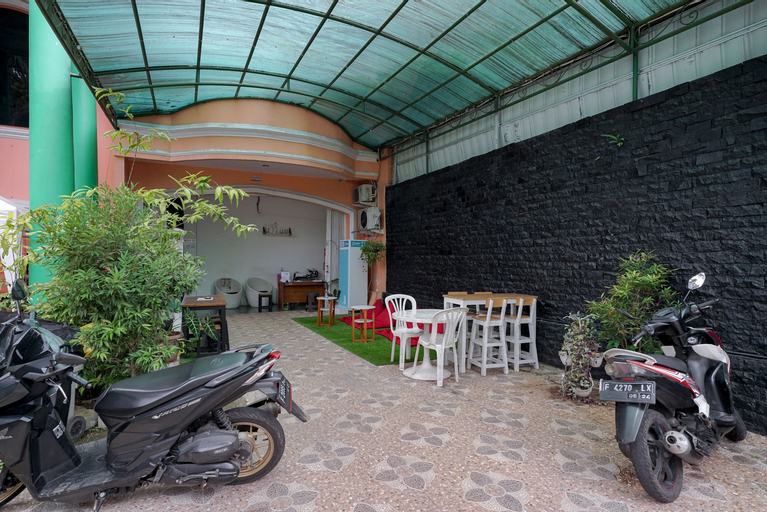 Exterior & Views 5, RedDoorz Syariah near Exit Toll Puncak, Bogor