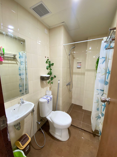 Bathroom, Apartemen Vidaview Tower Brentsville 30W, Makassar