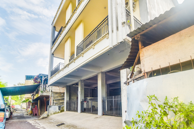 Exterior & Views 5, OYO 91755 Priska Kost Dan Homestay, Manado
