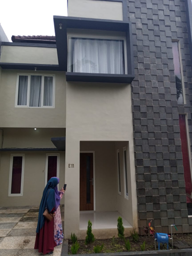 Exterior & Views 1, Villa Tsany Syariah Batu Malang, Malang