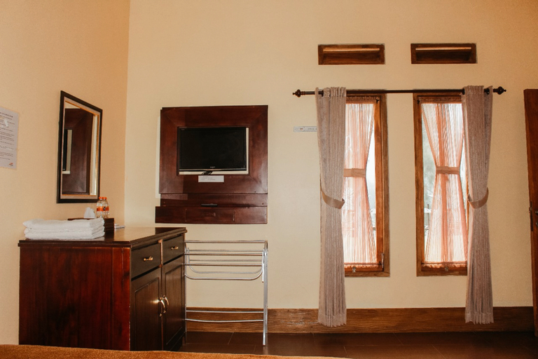 Bedroom 2, SM Bromo Hotel, Probolinggo