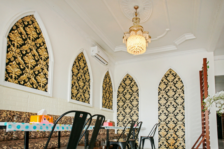 Food & Drinks, OYO 90221 Makarim Guest House Syariah, West Kotawaringin