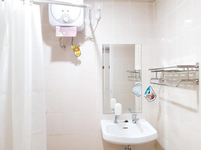 Bathroom, Apartemen Parahyangan Residence by Mix property, Bandung