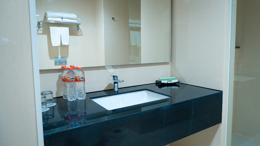 Bathroom 3, Sunrise Hotel Mojokerto, Mojokerto