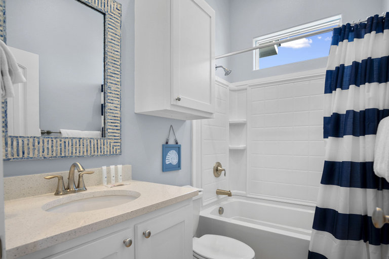 Bathroom 3, One Click Away, Nueces