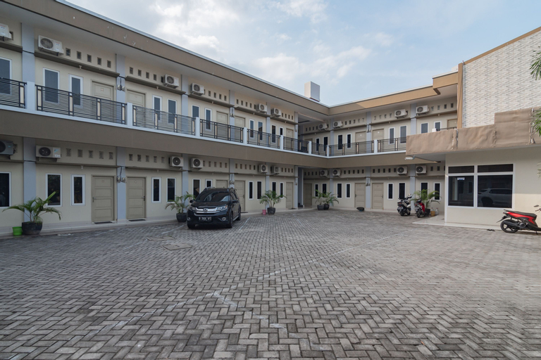 Exterior & Views 21