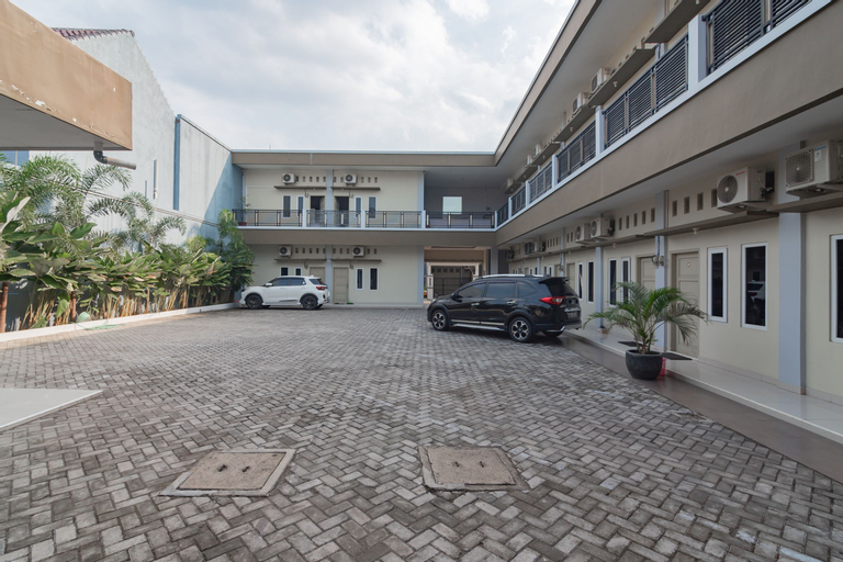 Exterior & Views 17
