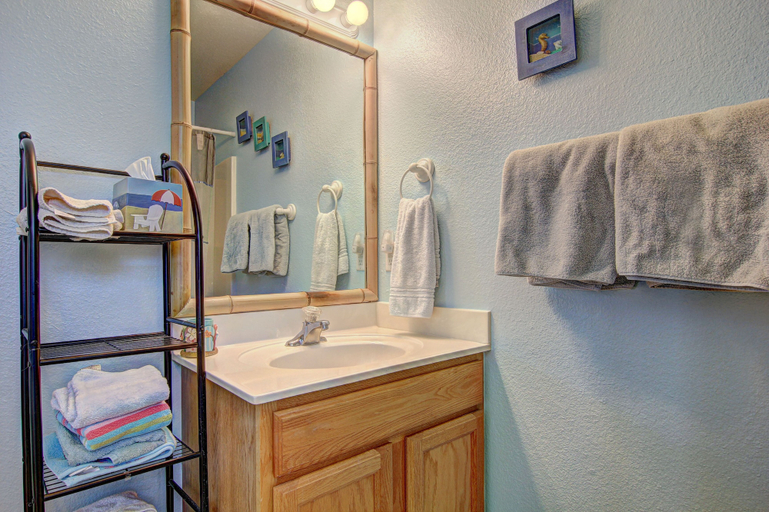 Bathroom 4, Nacho House, Nueces