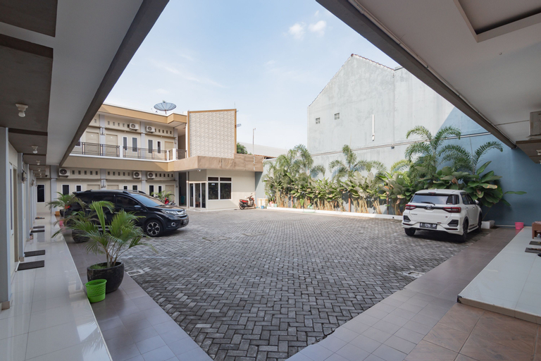 Exterior & Views 18