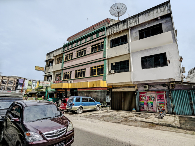 Exterior & Views 2, OYO 91805 Hotel Wisma Bari, Palembang