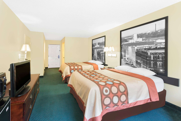 Bedroom 2, Super 8 by Wyndham Montgomery I-65, Montgomery