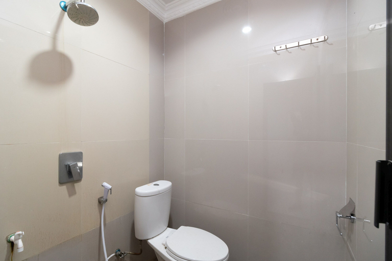 Bathroom 4, RedDoorz near RSIA Andini Pekanbaru, Pekanbaru
