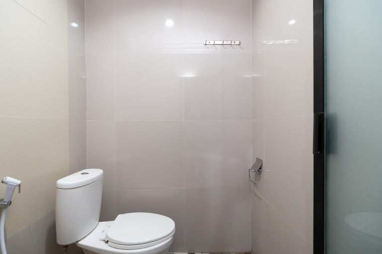 Bathroom 4, RedDoorz near RSIA Andini Pekanbaru, Pekanbaru