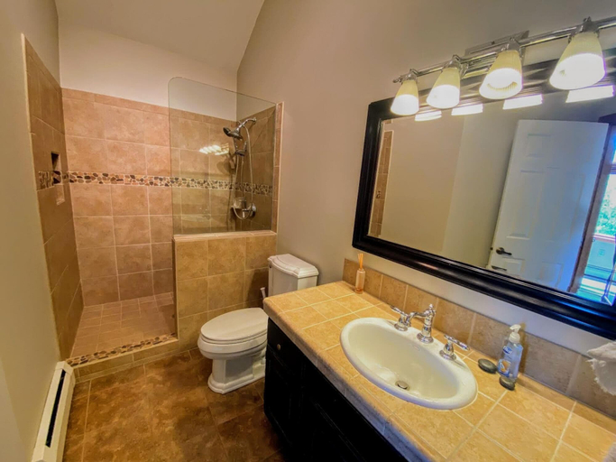 Bathroom 4, Mwp62, Coos