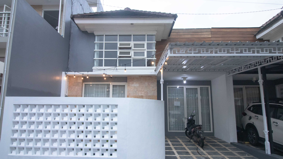 Exterior & Views 2, Villa Shiny | Karaoke & Chill Spot, Malang