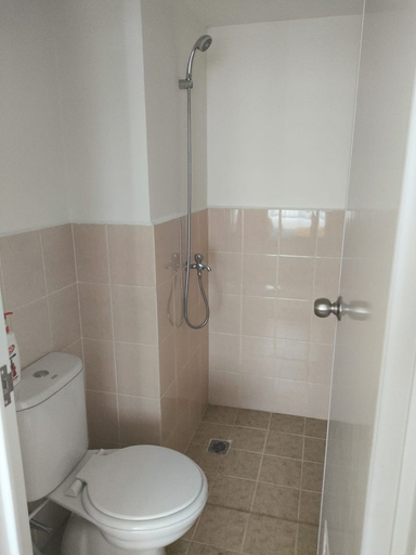 Bathroom, Room 37 Apartemen Podomoro Golf View, Bogor