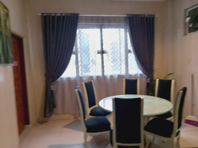 Living Area 10
