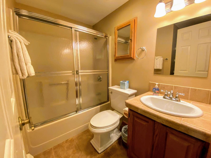 Bathroom 4, Mwp62, Coos