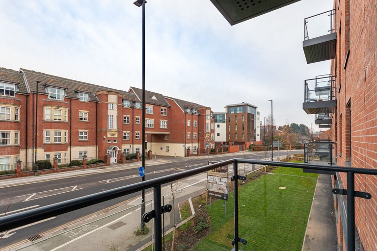 Exterior & Views 2, Modern & Stylish 2 Bed York Apartment, York