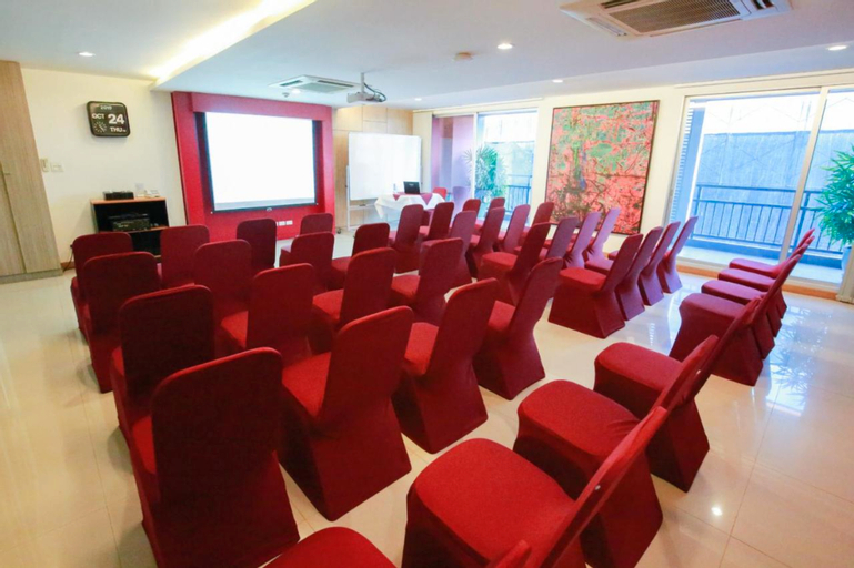 Business Facilities 18