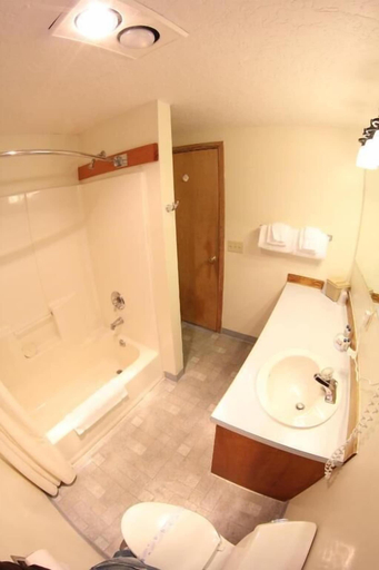 Bathroom 4, Sunset Surf Motel, Tillamook