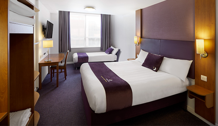 Bedroom 3, Premier Inn Birmingham - Great Barr/M6 J7, Walsall